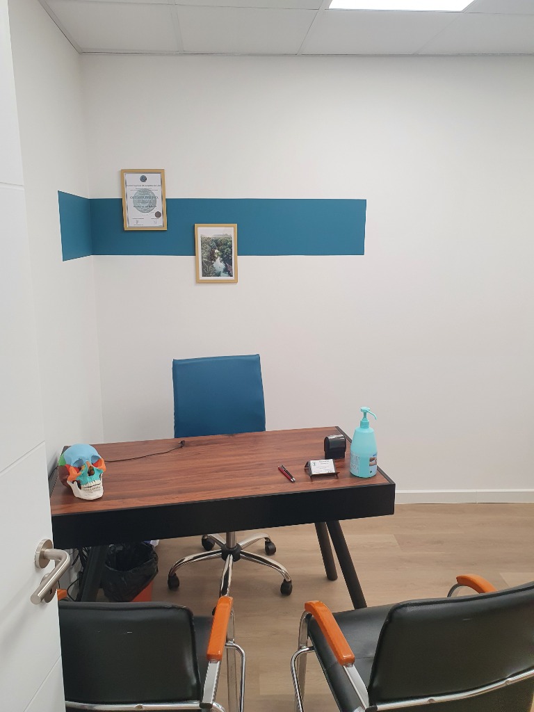 photo diplome Arthur HAKEM Ostéopathe Rognac