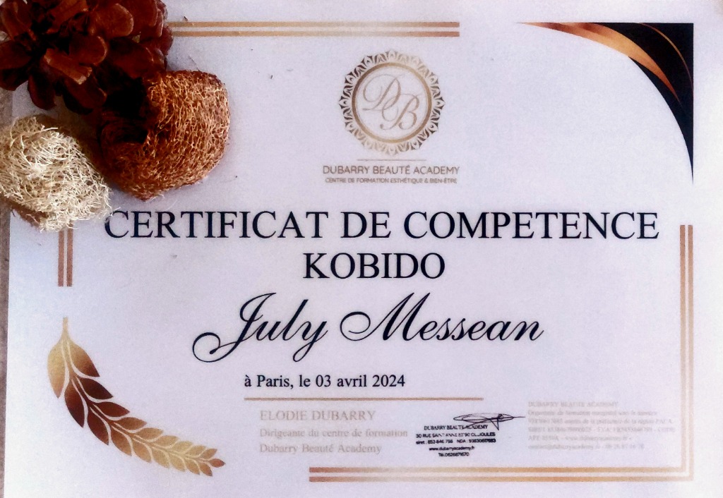 photo diplome July Messéan - Envers Soie 🪷