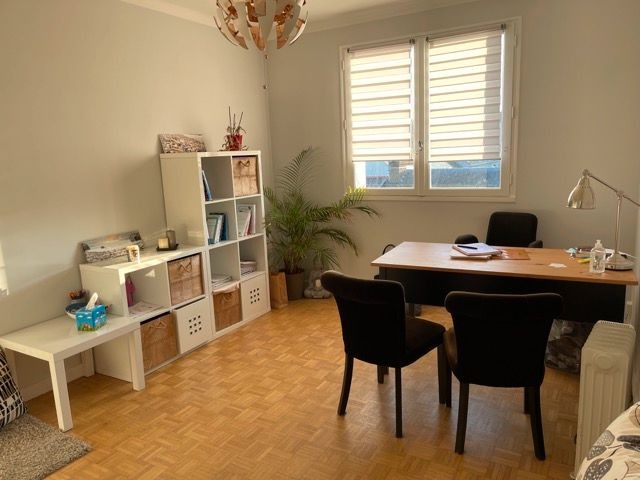 photo cabinet Ayessa Loutfi