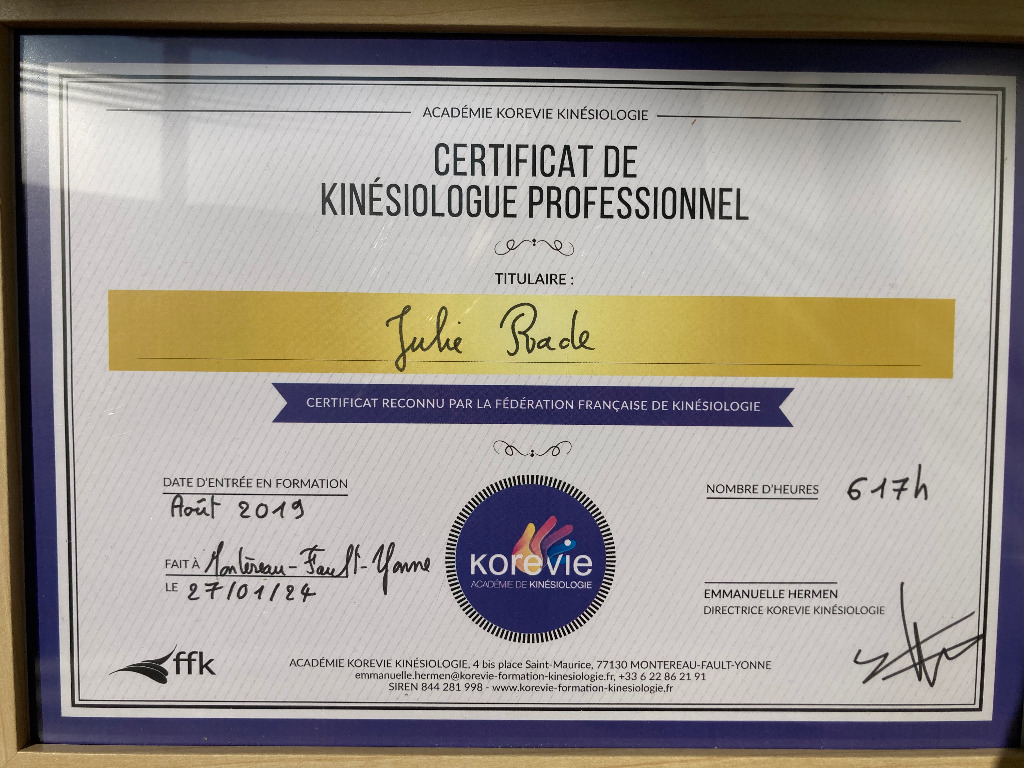 photo diplome Julie RADE - Kinésiologue à Montbrison 42