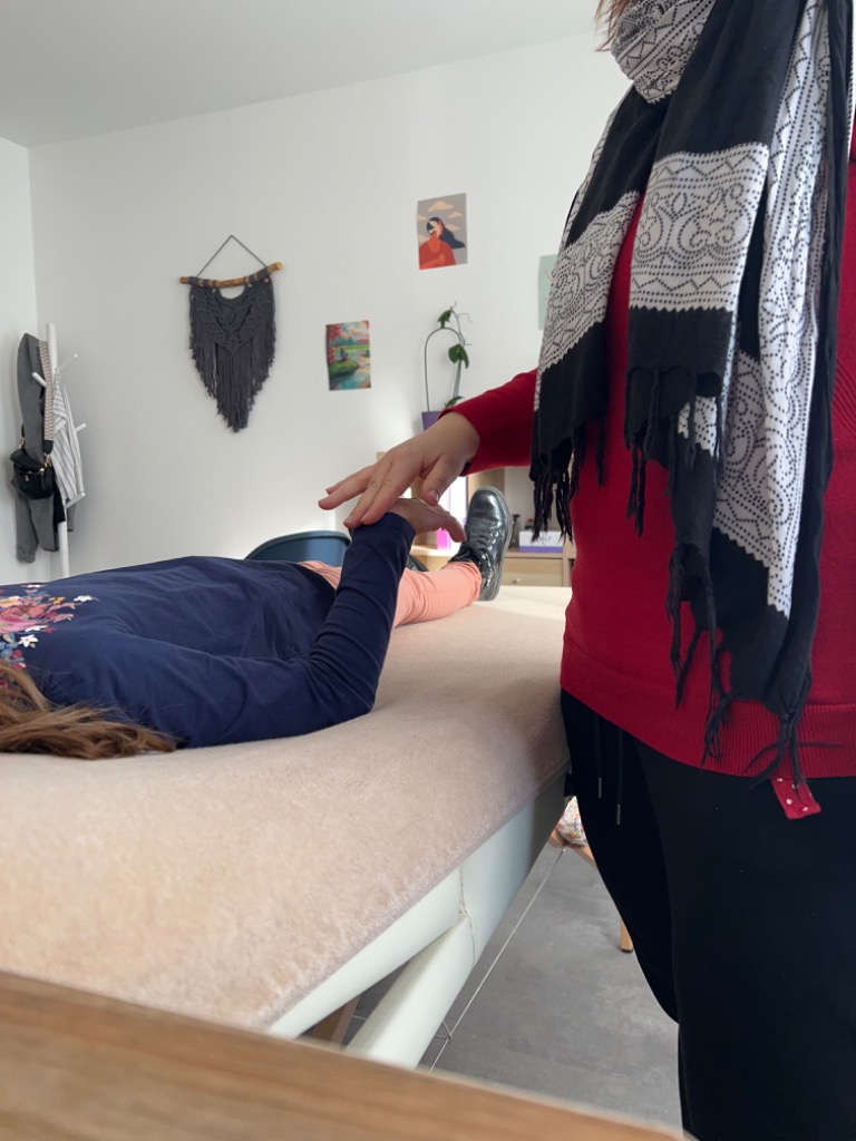 photo seance Laetitia Mathis - Kinésiologie