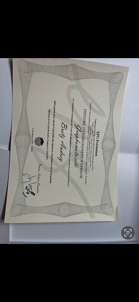 photo diplome Audrey Bretz Grapho T Happy