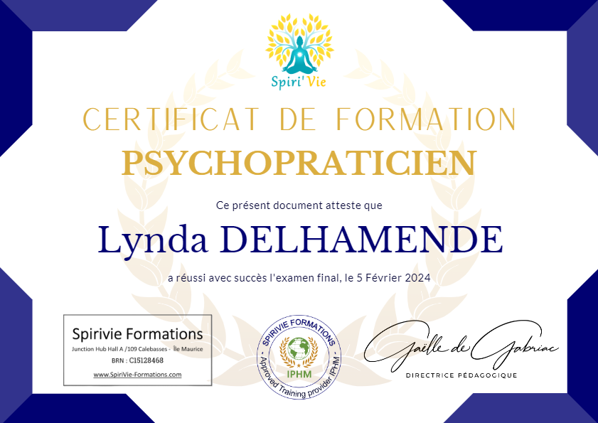 photo diplome Lynda Delhamende