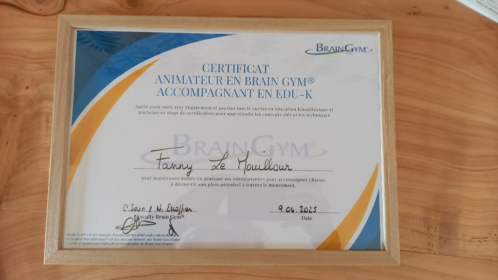 photo diplome Fanny Le Mouillour Kinésiologie 