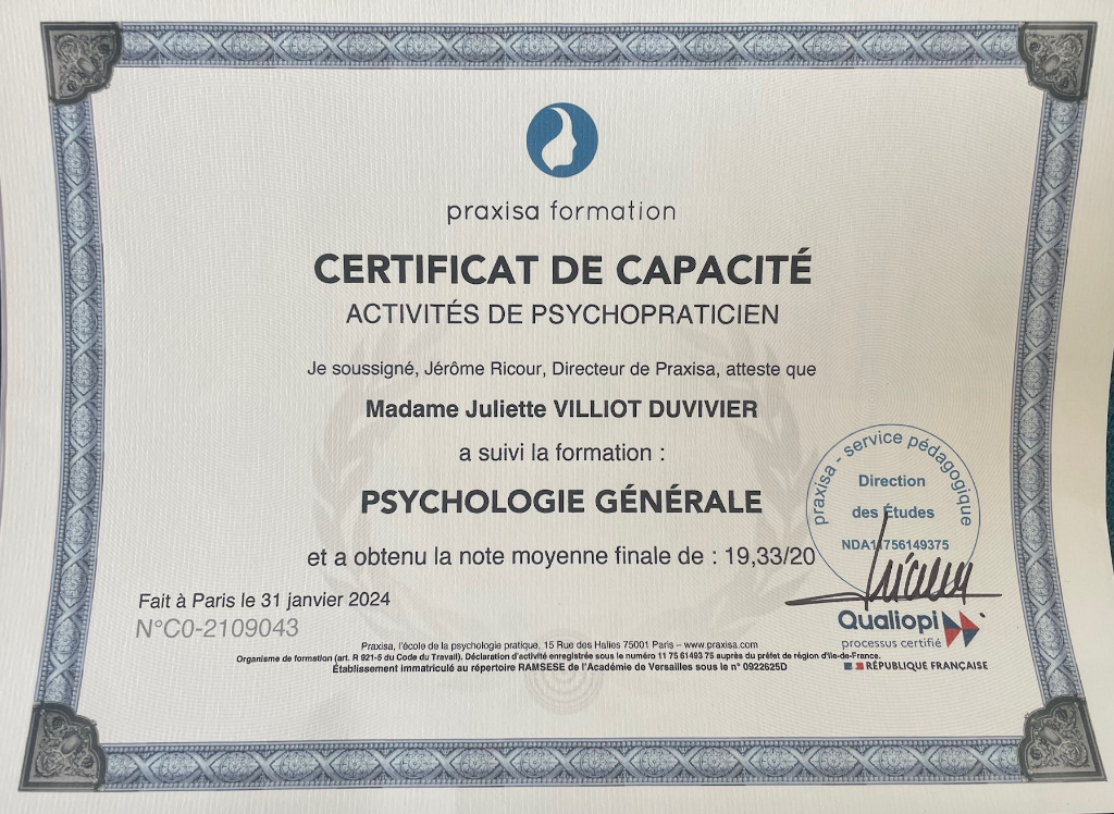 photo diplome Juliette Villiot Duvivier Psychothérapies