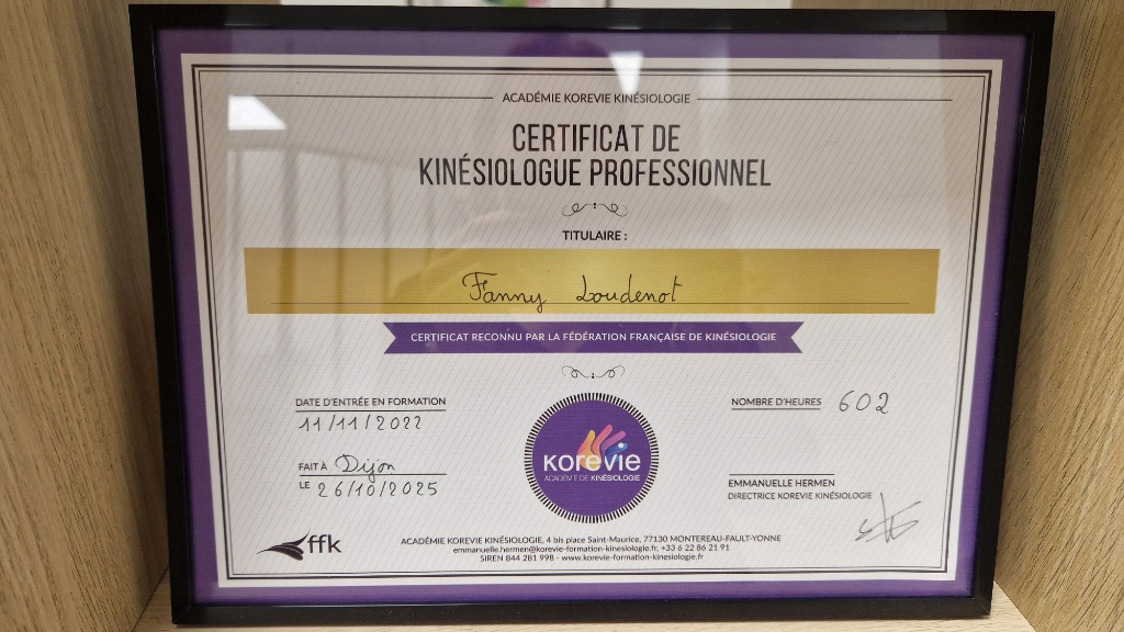 photo diplome FANNY KINESIOLOGIE