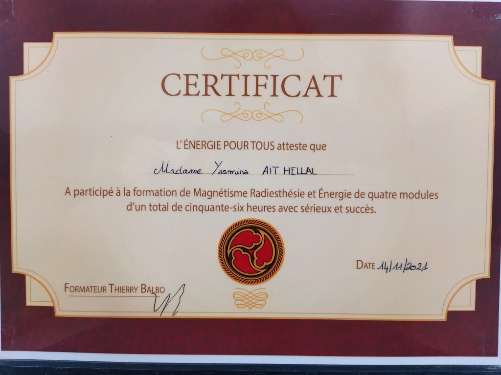 photo diplome Yasmina Ait-Hellal