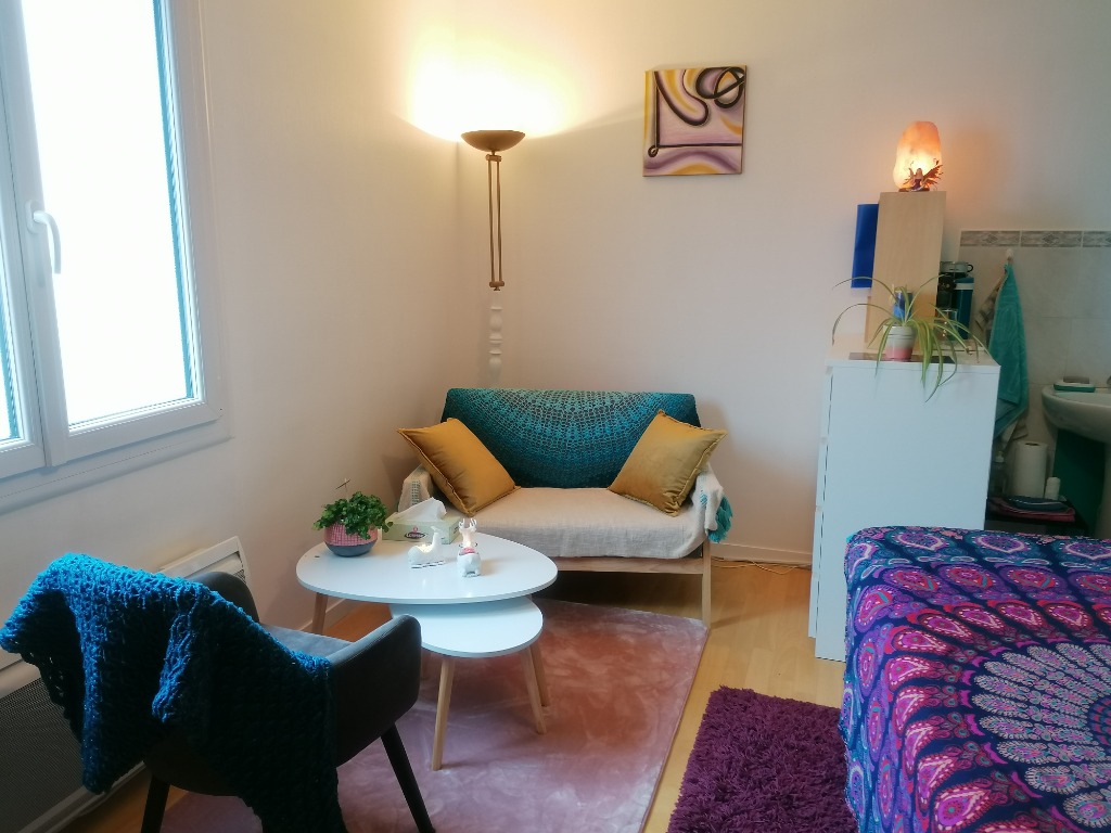 photo cabinet Emmanuelle Praud