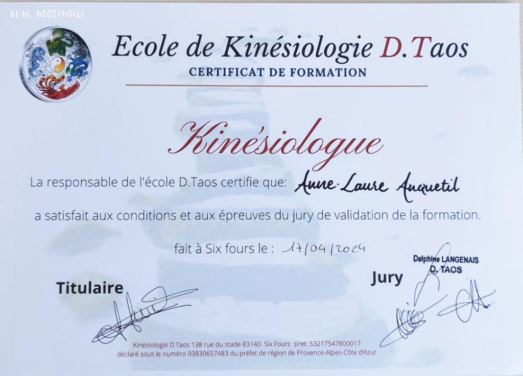 photo diplome Anne-Laure Anquetil Kinésiologue 
