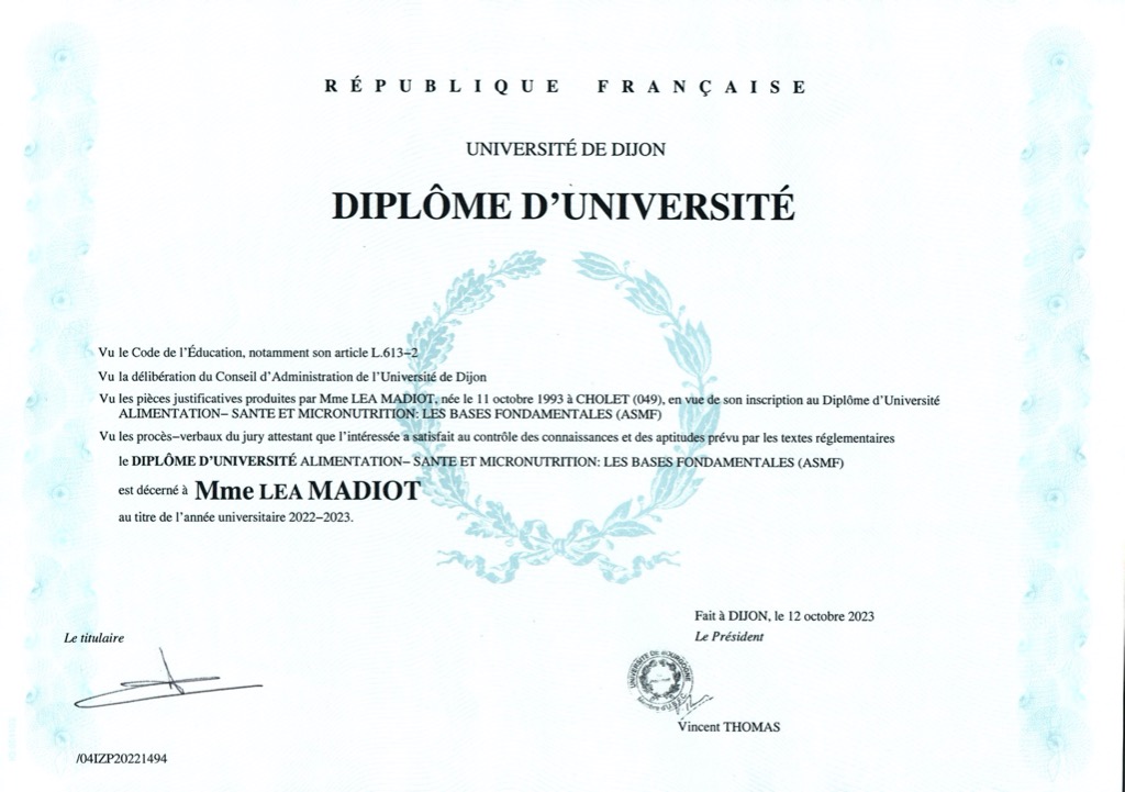 photo diplome Léa Madiot - Docteur en pharmacie