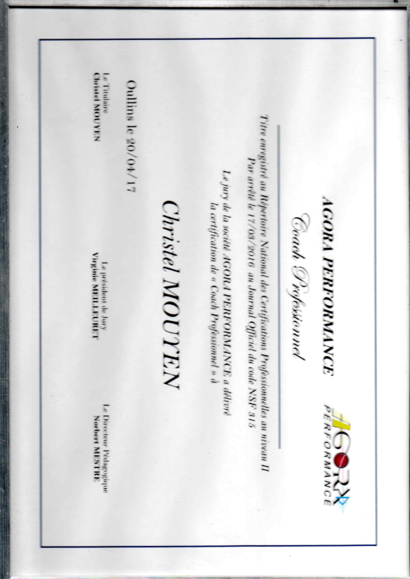 photo diplome Christel MOUYEN