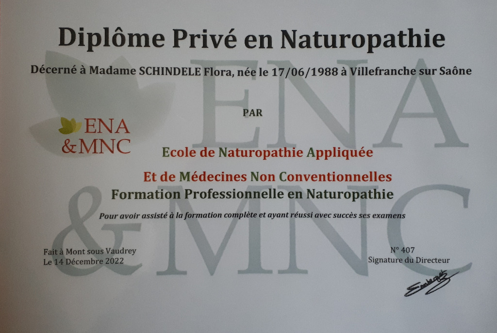 photo diplome Flora SCHINDELE Naturopathe