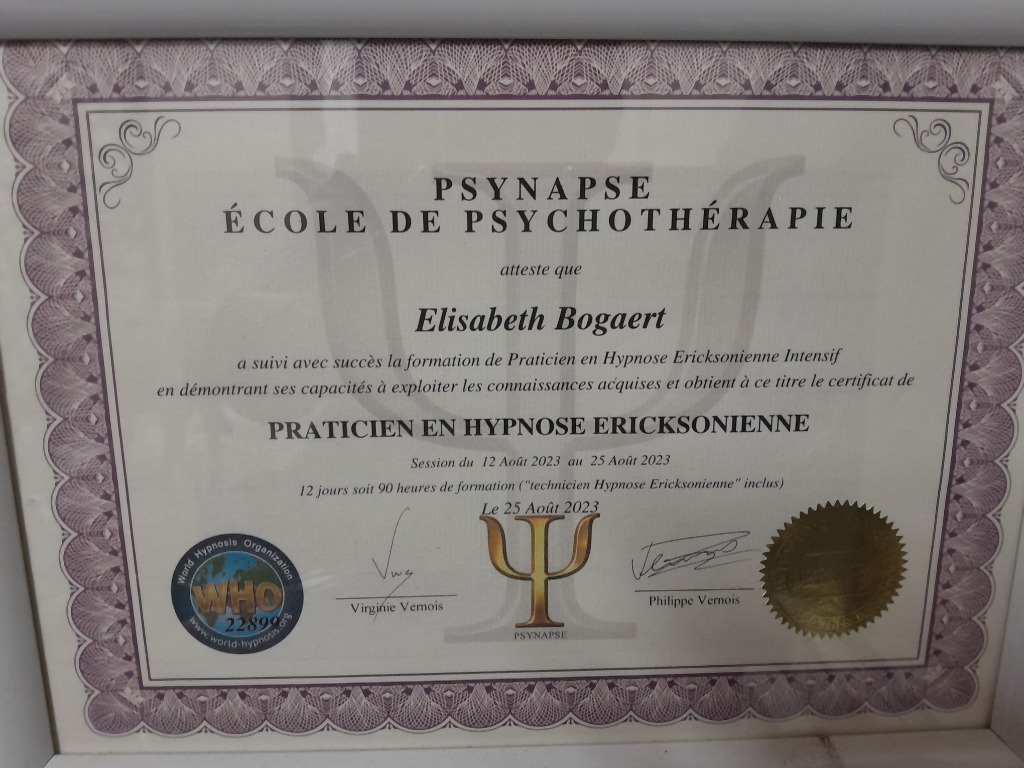 photo diplome Elisabeth BOGAERT - Hypnose Elisabeth