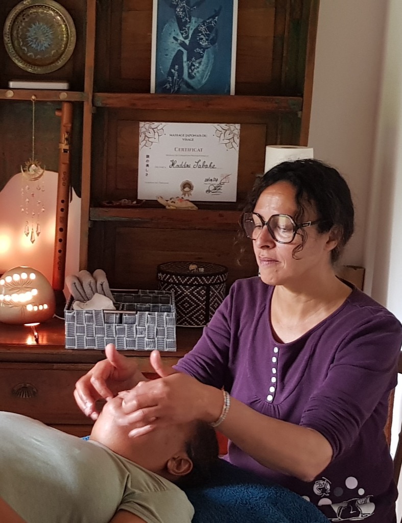photo seance Sabahe VivReikilibré Soins Énergétiques
