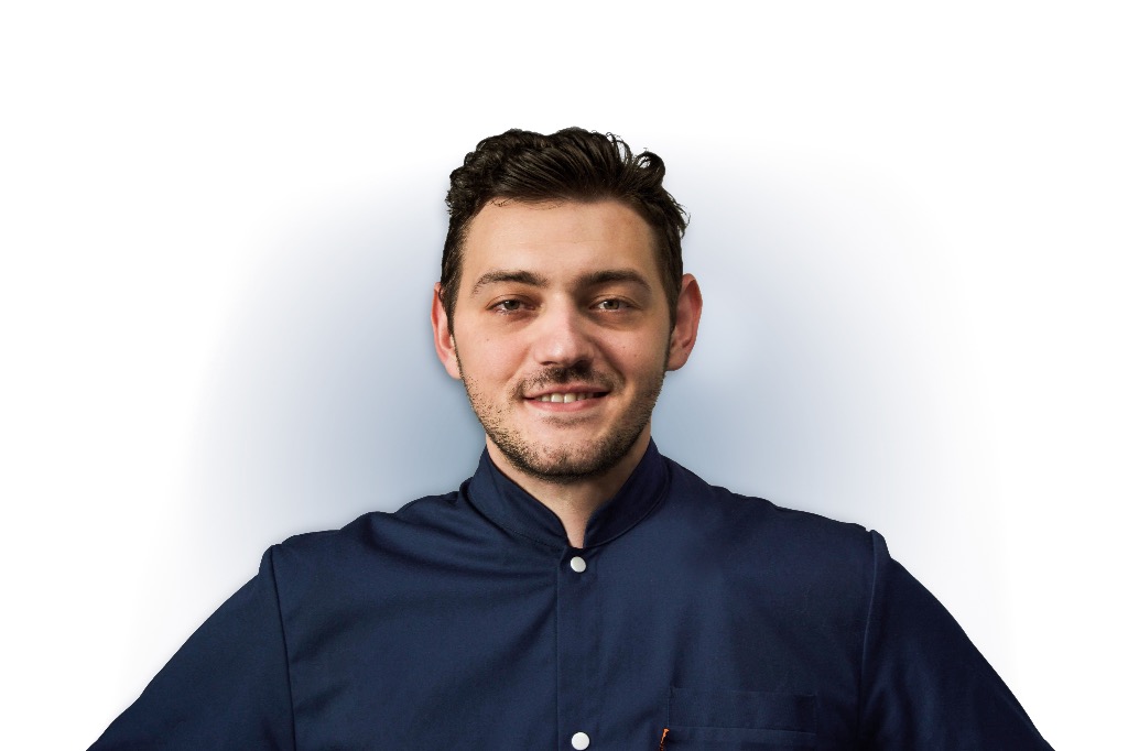 photo portrait Enzo Brignano Ostéopathe