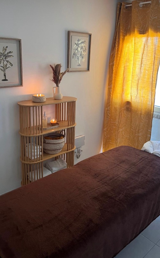 photo cabinet Asha Body Spa (Massage pour Femmes)