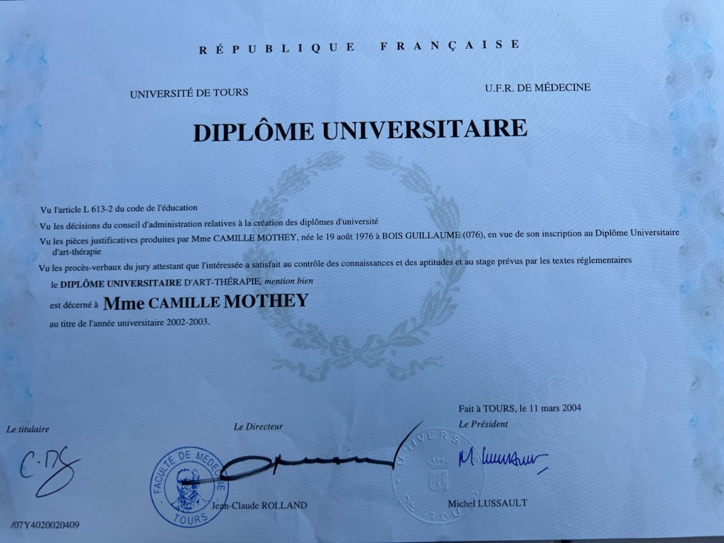 photo diplome Camille Sirimoungkhoune