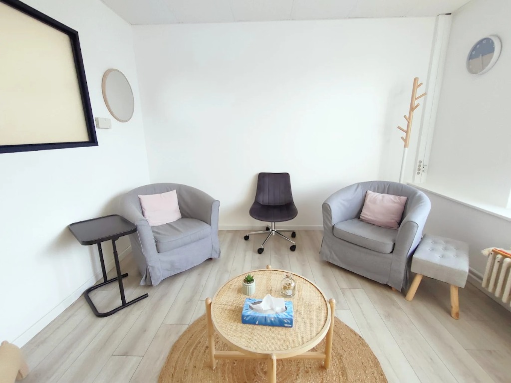 photo cabinet Harun Sari 