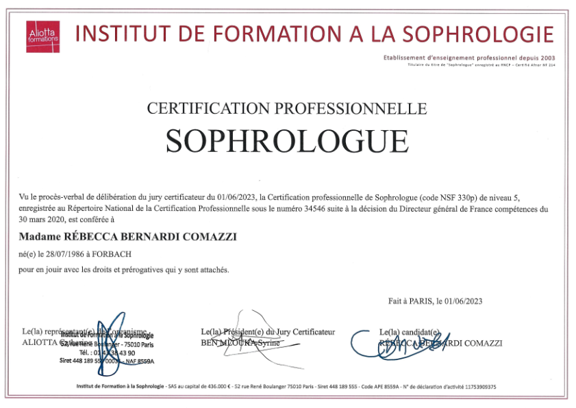 photo diplome Rébecca Comazzi - Graine d’Acacia EI