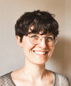 photo portrait Rébecca Comazzi - Graine d’Acacia EI