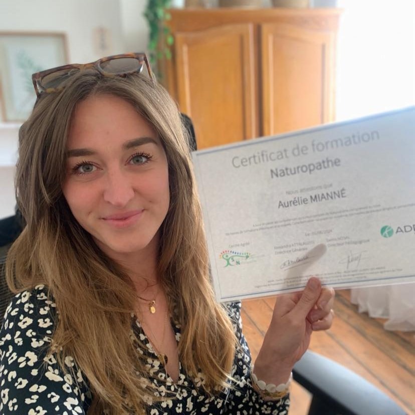 photo diplome Aurélie Mianné Naturopathe