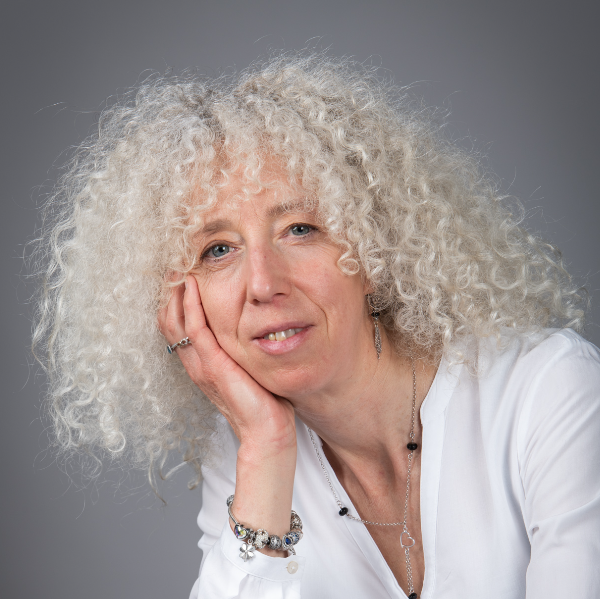 Laurence DUMONTEL, Guérisseuse, Coupeuse de feu