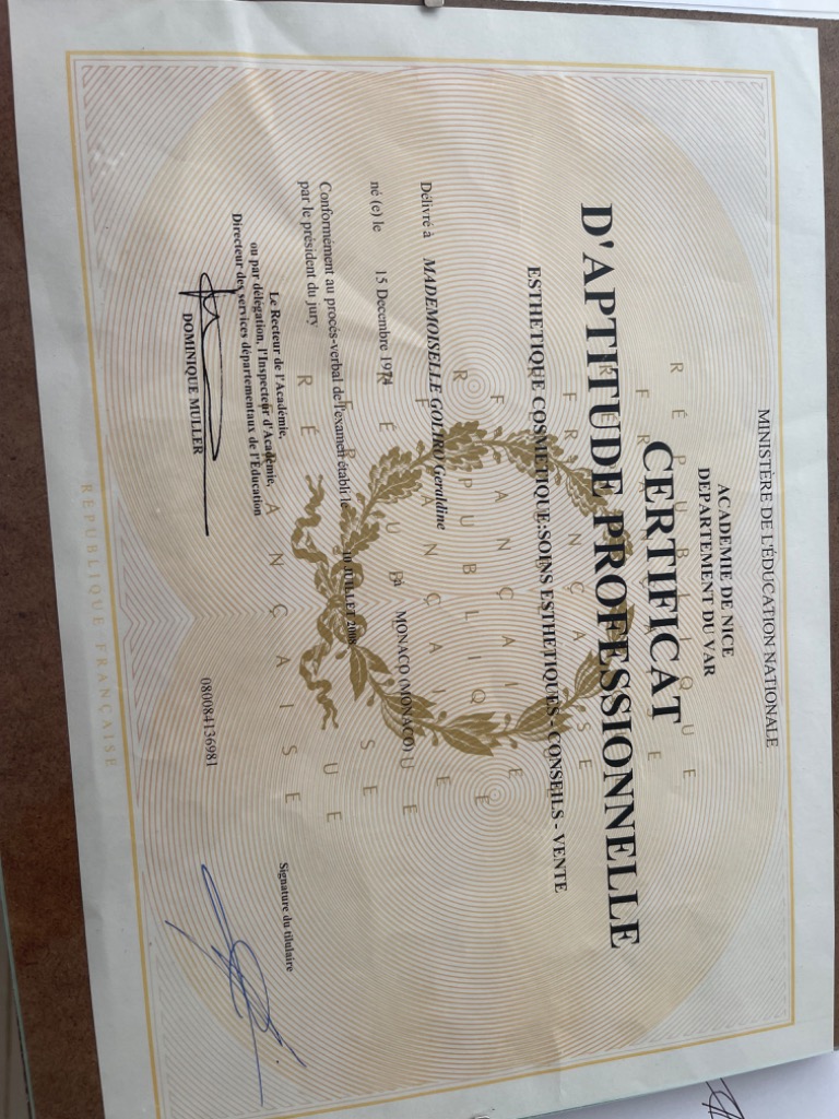 photo diplome Geraldyne sen’s