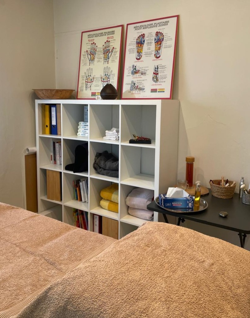 photo cabinet Yoga Institut 