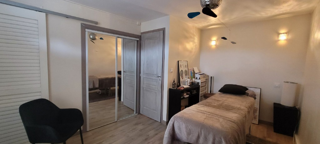 photo cabinet Jésus LOVA