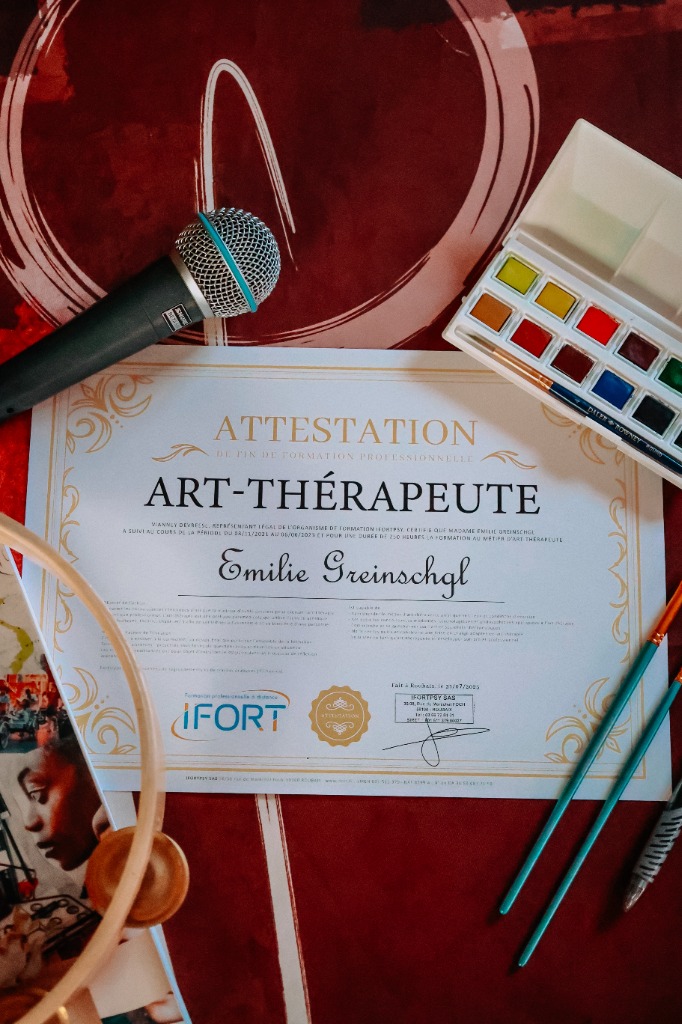 photo diplome Emilie La Voie de l’Art