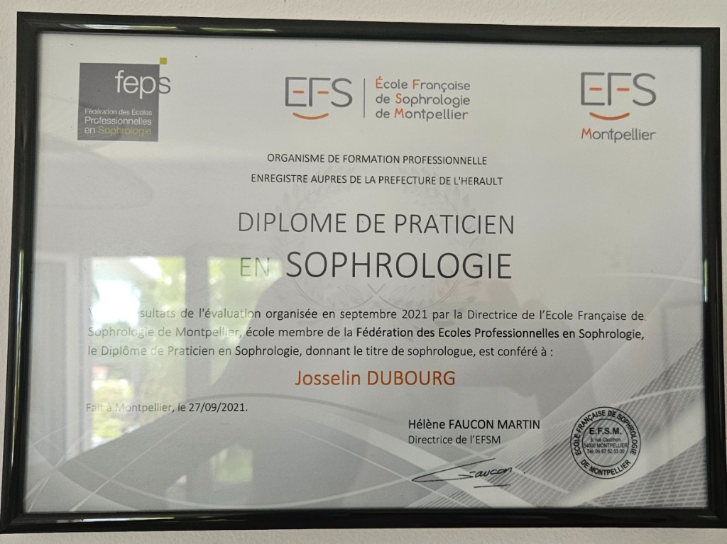 photo diplome Josselin Dubourg Sophrologue