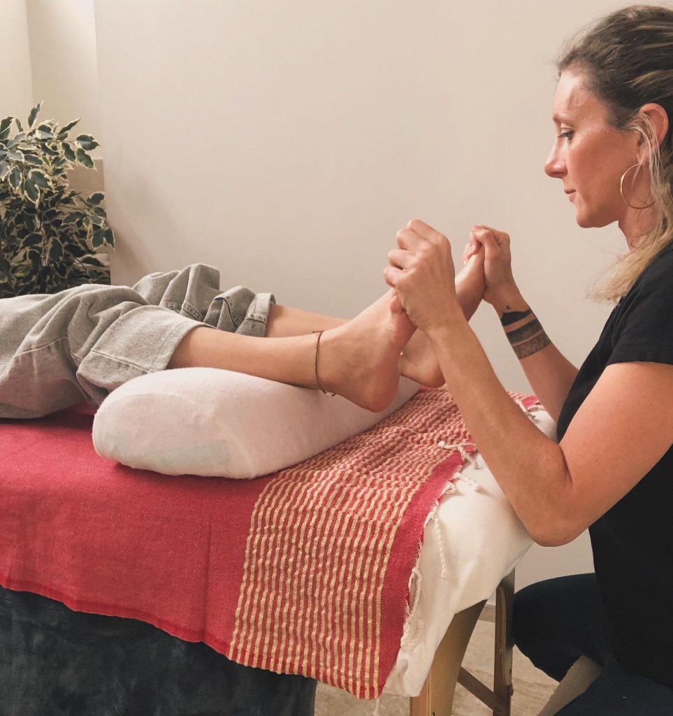 photo seance Audrey FAGNIARD réflexologue RNCP