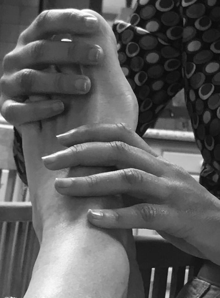 photo seance Soumaya réflexologue 