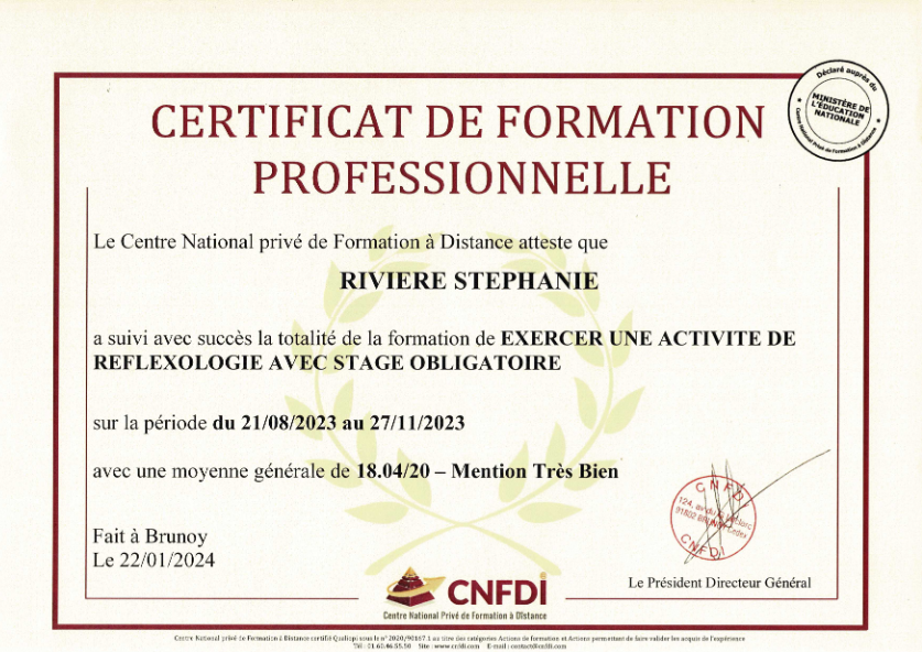 photo diplome Stéphanie Riviere Réflexologue