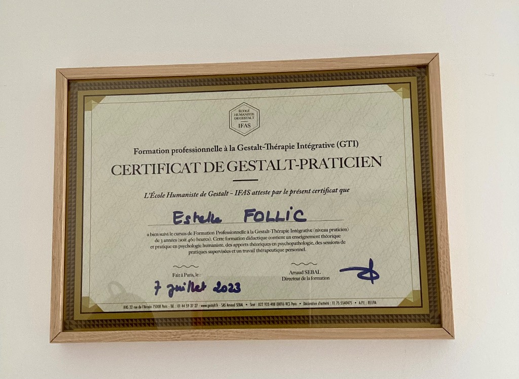 photo diplome Estelle FOLLIC