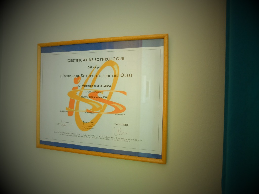 photo diplome Raïssa Ferret-sophrologue