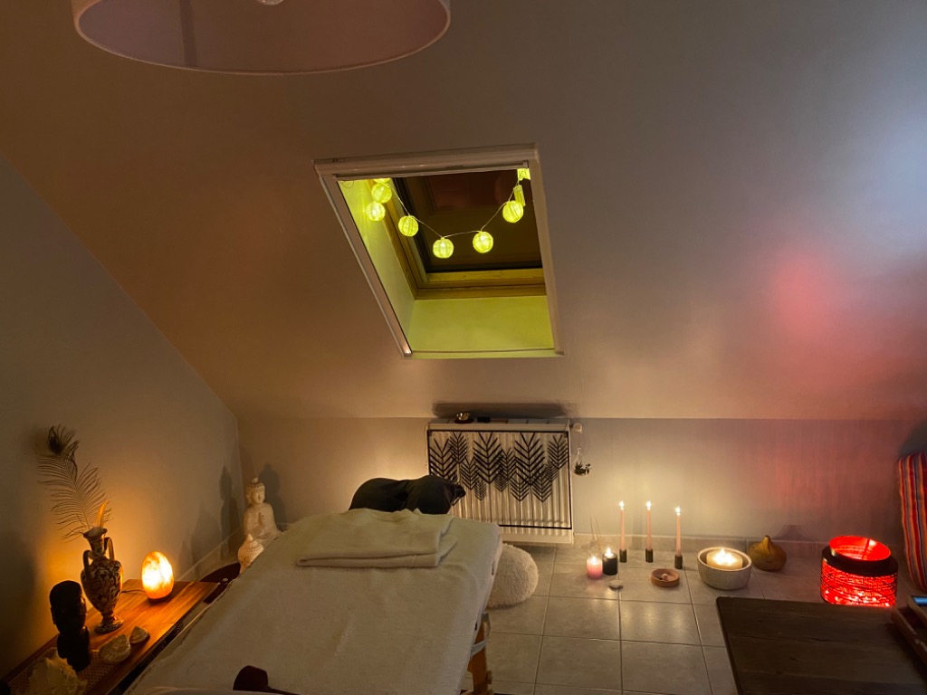 photo cabinet AnandaMaya Song