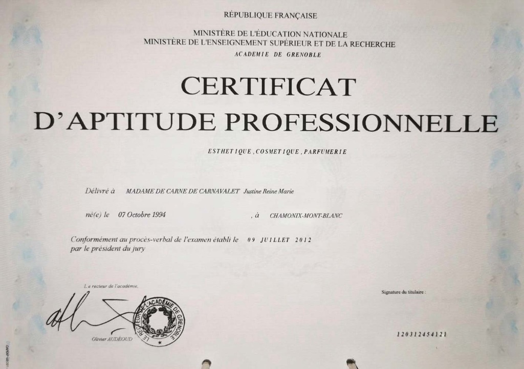 photo diplome De CARNE justine