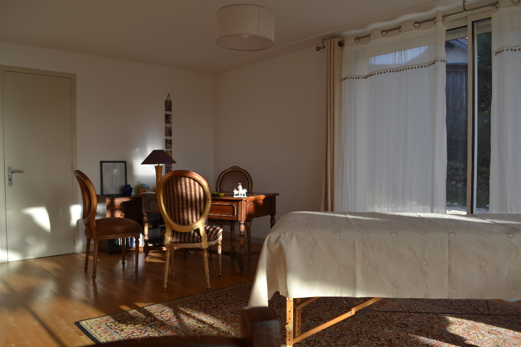 photo cabinet Claude Élise Julian thérapie psychocorporelle