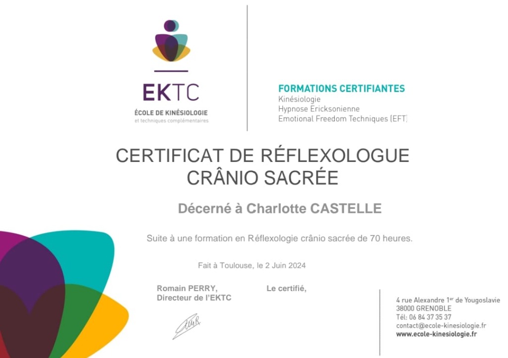 photo diplome Charlotte Castelle Kinésiologue