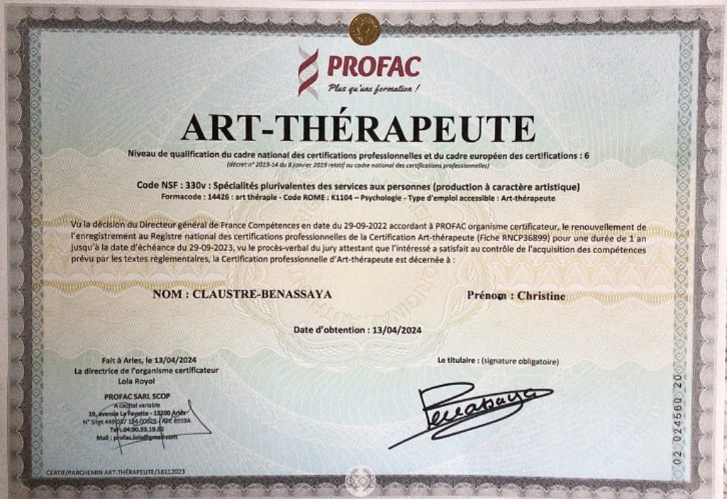 photo diplome Christine Benassaya