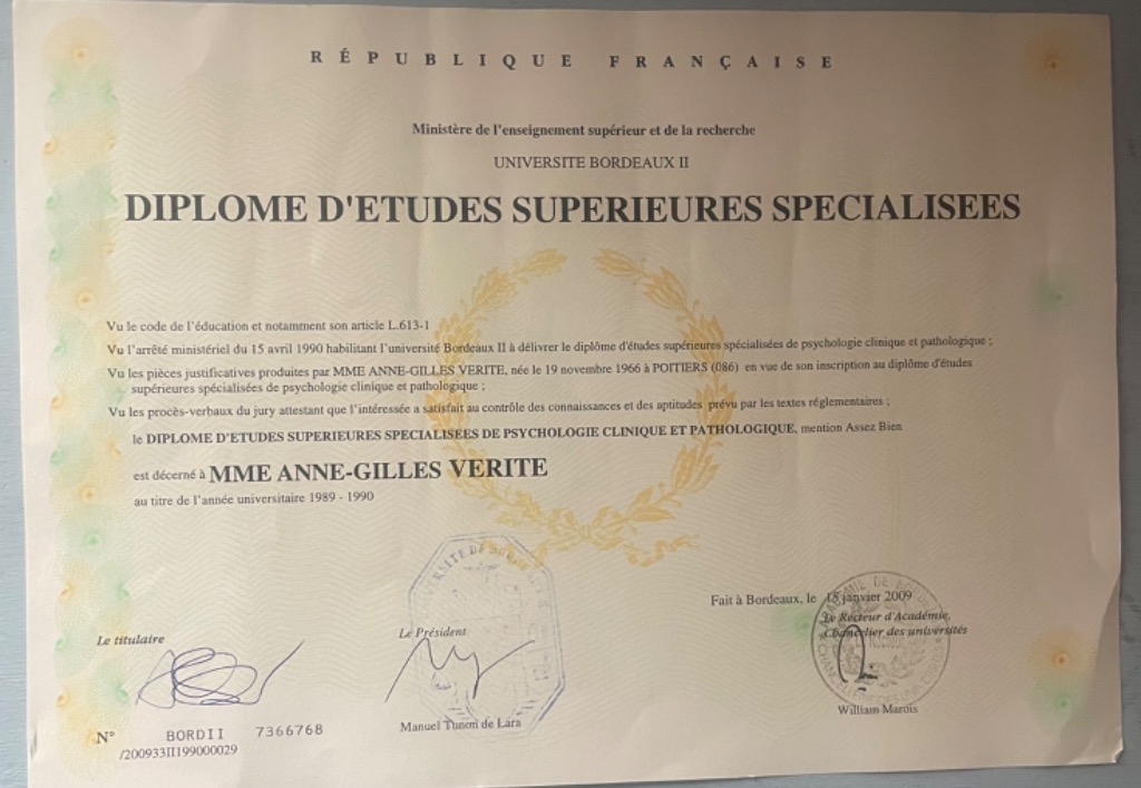 photo diplome Anne Fierry Vérité