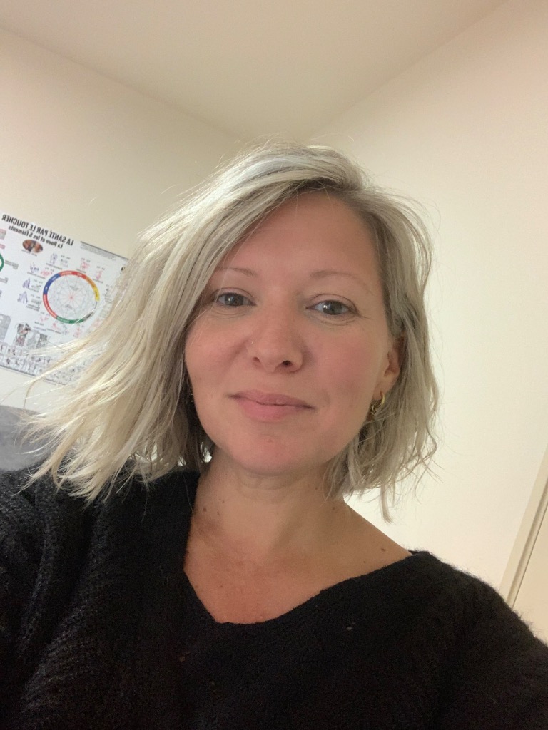 photo portrait Petrow Lucie    -kinésiologue Certifiée--