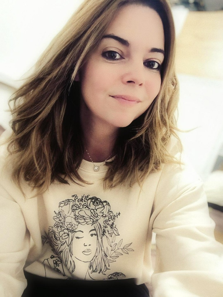 photo portrait Aurélie Louvel - Bibliothérapie & Art-thérapie