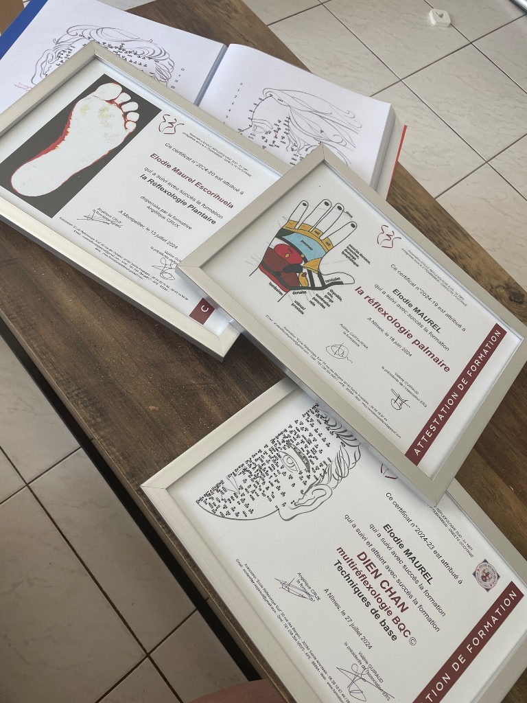 photo diplome Elodie Maurel Reflexologue