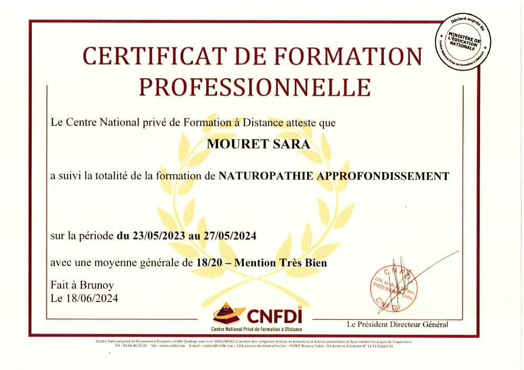 photo diplome NaturaYoga - Sara Mouret