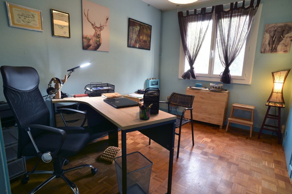 photo cabinet Guillaume Roussy