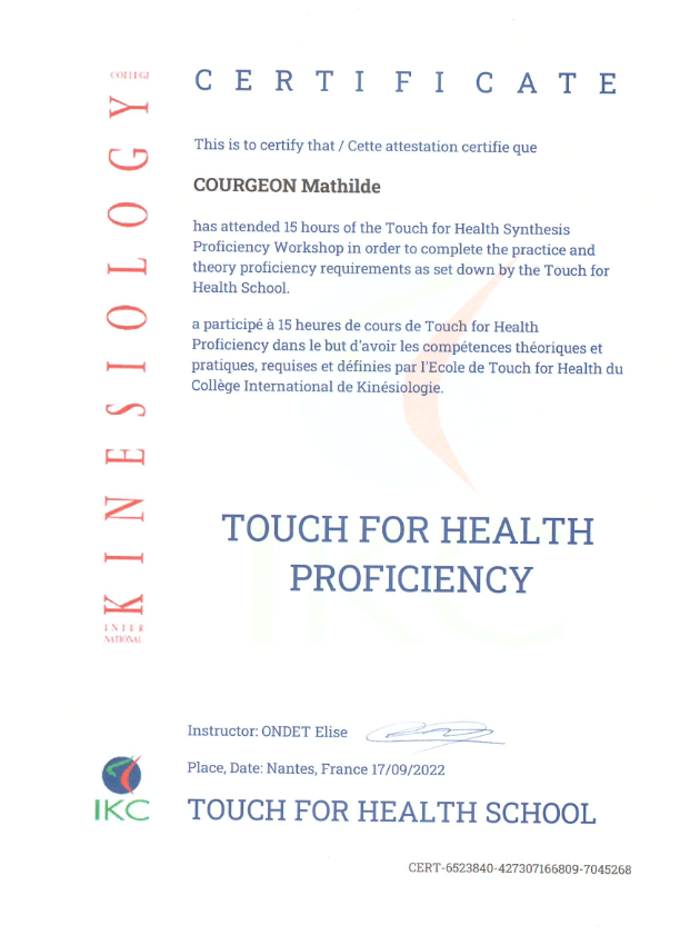 photo diplome Mathilde Courgeon - Kinésiologie -