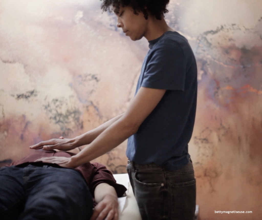 photo activite Betty magnetiseuse et pratique du Lahochi