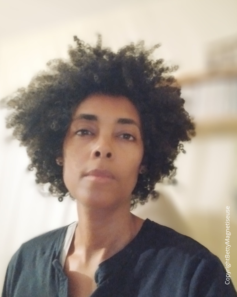 photo portrait Betty magnetiseuse et pratique du Lahochi